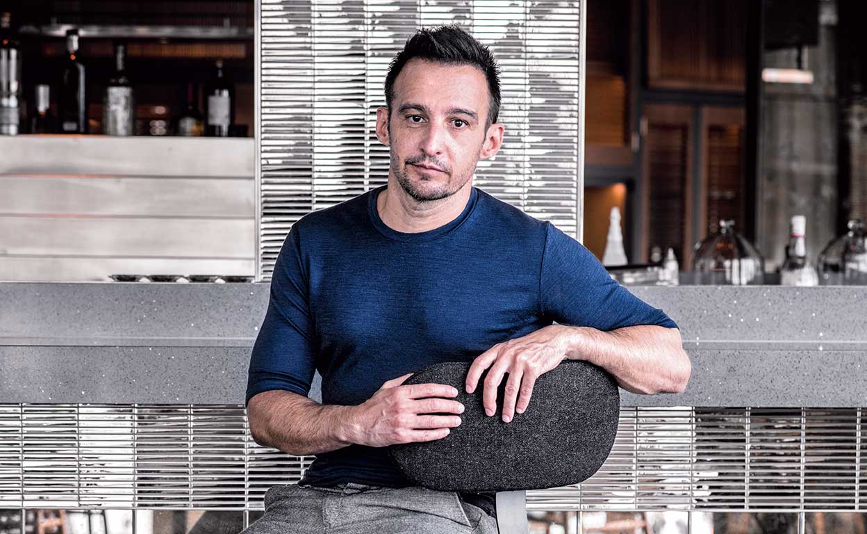 «Con mis historias intento huir de mí mismo»