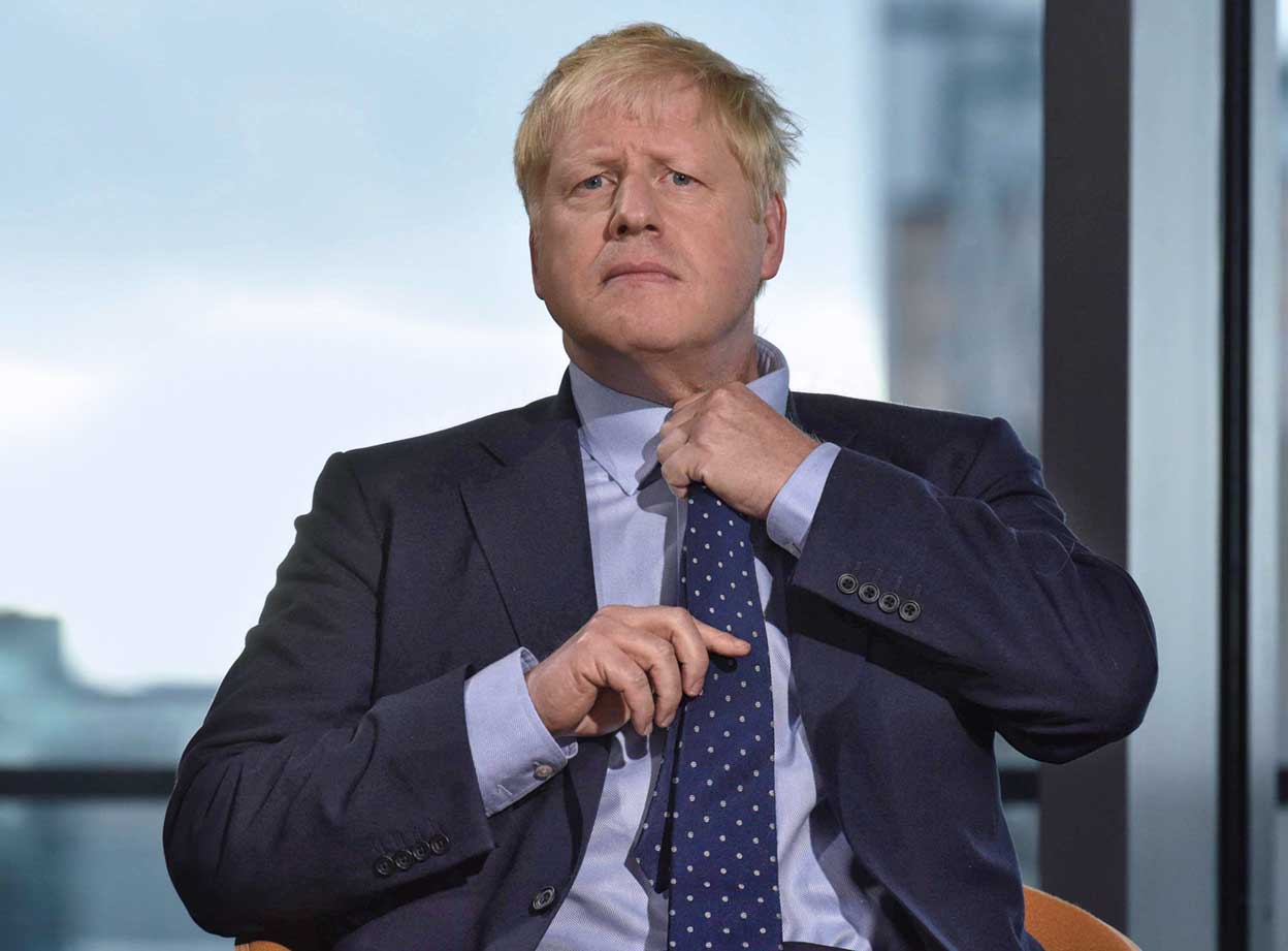 Johnson niega que el problema sea el freno a la inmigración, pero, en una contradicción más, ha autorizado cinco mil visados para camioneros extranjeros. Sus más fieles votantes, pequeños empresarios y personas mayores, empiezan a padecer las consecuencias del brexit.