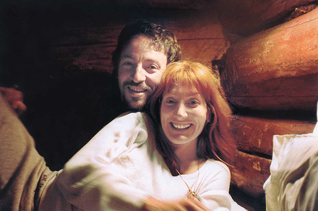 «Patti salió con muchos tipos y dejó un montón de corazones rotos a su paso –dice Bruce–. 'Joder, vive igual que yo', pensé. Se dedicaba a la música y era independiente. Eso me parecía muy atractivo y comprendí: 'Necesito a alguien con ese poder'».