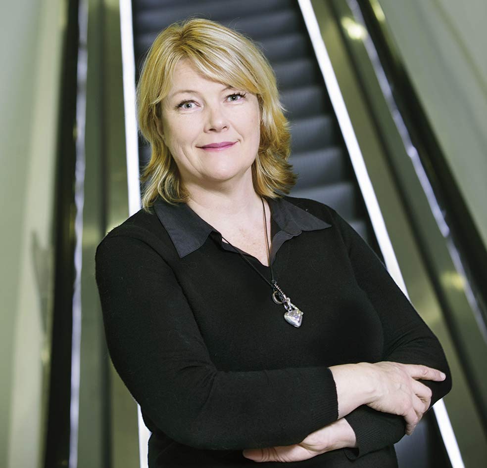 La doctora Helena Miranda, finlandesa de 53 años, es experta en dolor crónico. «Cuando padeces dolor crónico –explica–, atraviesas muchos estados de ánimo: el shock inicial, pensar que esto no puede estar pasándote a ti. El enfado: ¿por qué a mí? Después viene la tristeza: '¡Oh, ahora tengo que dejar de hacer esto!'... Hasta que llega la aceptación: 'OK, tengo este dolor y puedo hacer algo por ello'».