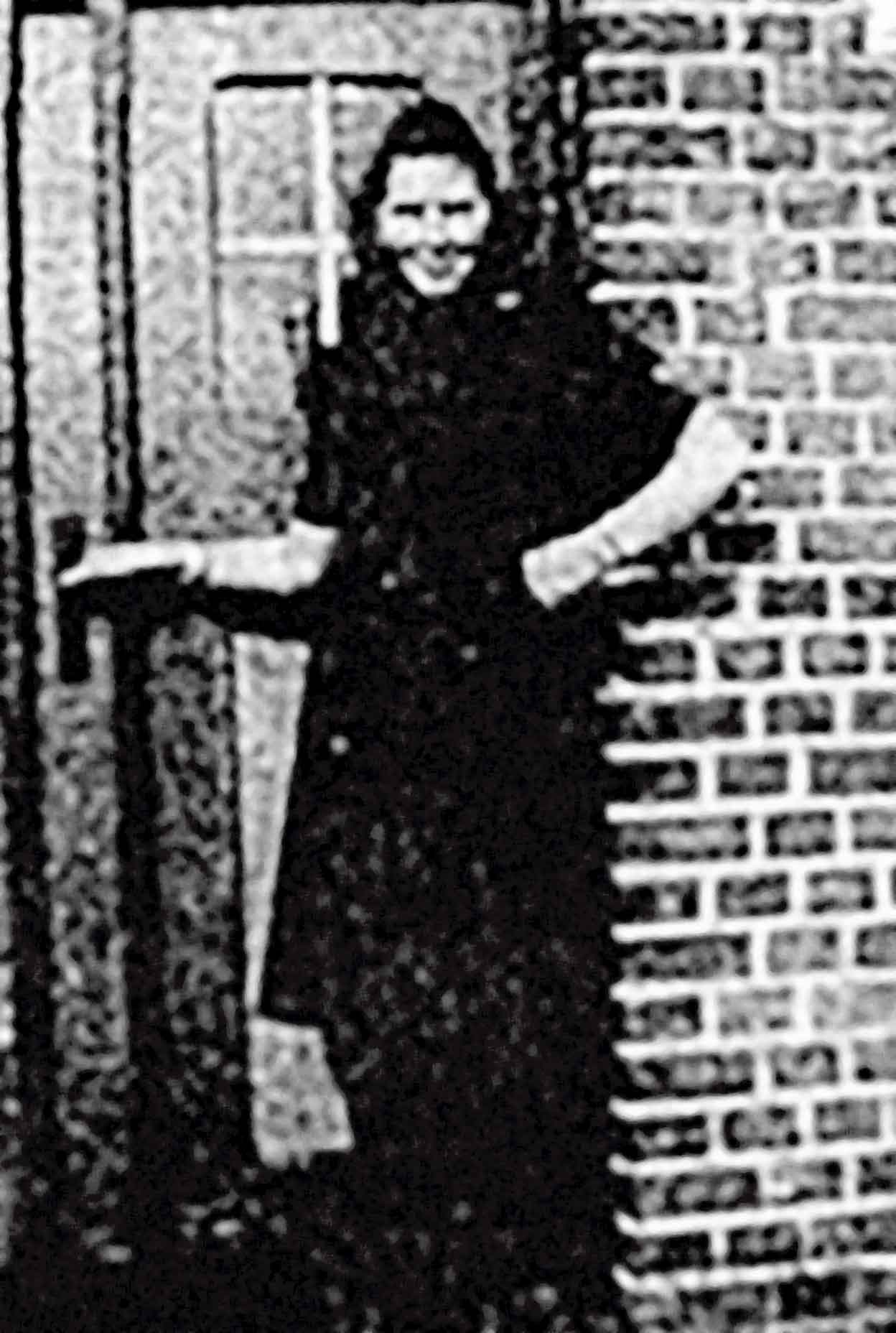 Esta es la única imagen conocida hasta hoy de Irmgard Furchner. Ante el tribunal se presentó con el rostro cubierto y, aunque en Internet aparece repetidamente una supuesta imagen de ella en avanzada edad, se trata en realidad de la foto de una víctima del holocausto.