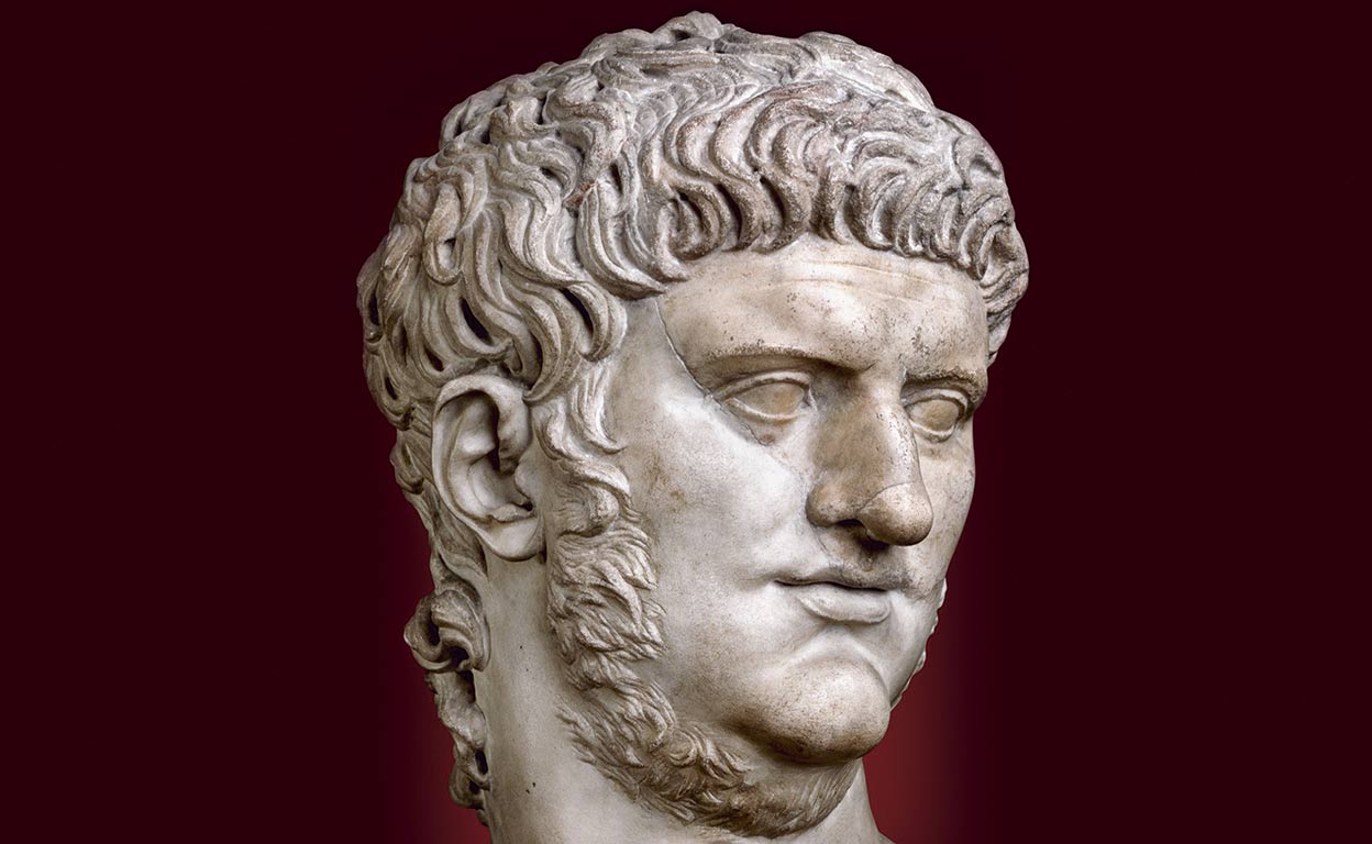 El 'anticristo' sale de las tinieblas