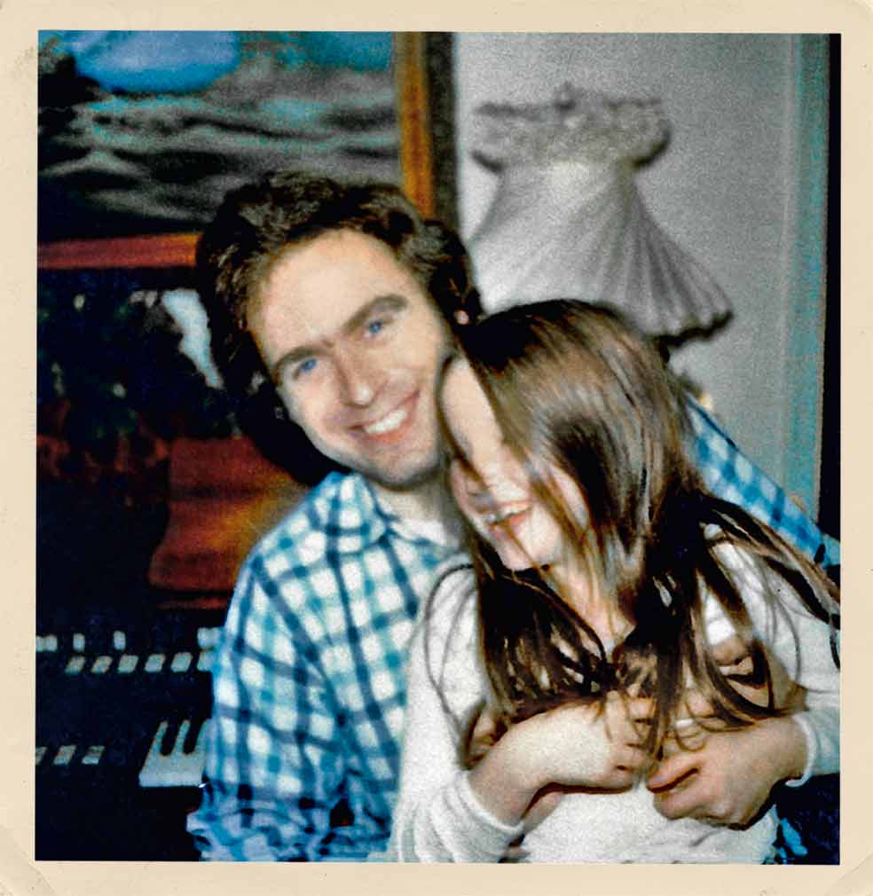 Desde que tenía tres años, Molly, hija de Elizabeth, fue acogida por Ted como si fuera su propia hija. Recuerda buenos momentos, aunque también otros inquietantes.