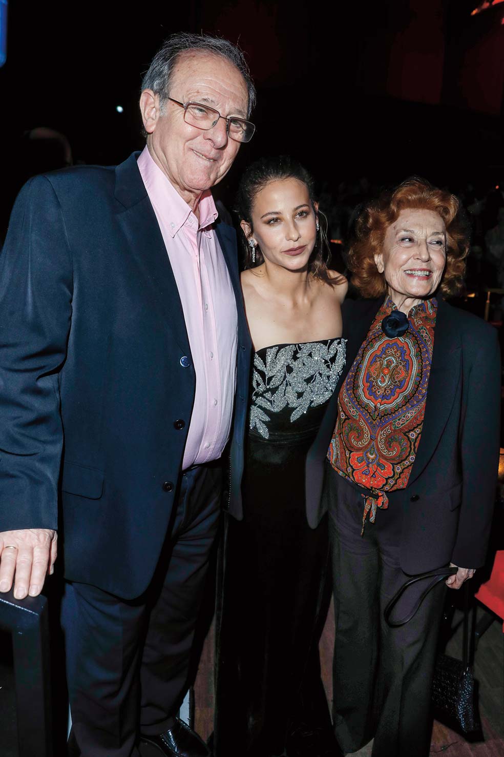 La actriz Irene Escolar (Madrid - 1988) ha sido la última en incorporarse al clan. Ganadora del Goya a Mejor Actriz Revelación en 2015, Escolar pertenece a una saga de actrices a las que Emilio Gutiérrez Caba quiso dedicar la Espiga de Oro. Para empezar, a su madre, la actriz Irene Caba Alba, «que nunca recibió un premio». Y después «a todas las actrices que han soportado el peso de películas y obras y nunca han recibido un reconocimiento». En la foto Emilio junto a su hermana Julia y su sobrina nieta Irene.