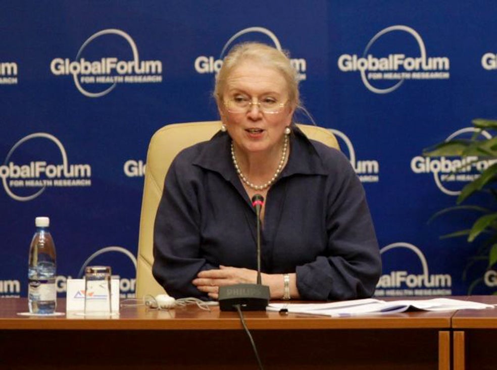 La doctora Gill Samuels fue la encargada de supervisar al equipo de casi mil personas que desarrolló el Viagra. Fueron 13 años de investigación y trabajos en el laboratorio. Como neurofarmacóloga, ya en el origen, tenía claro que trabajaba con un medicamento: «He oído a la gente llamarlo un medicamento para el estilo de vida, pero no lo veo así».