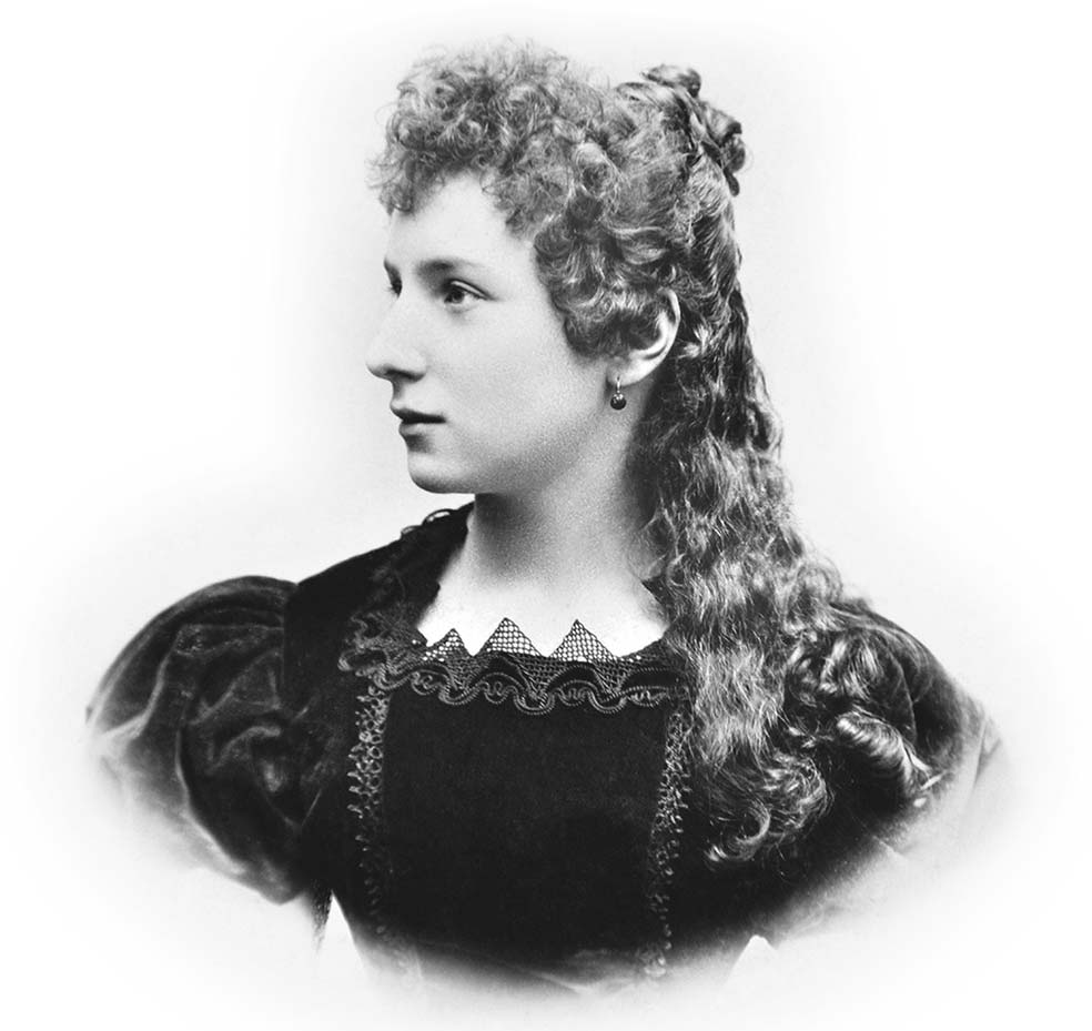 Julia Espín fue su gran amor. La conoció en casa de su padre, sede de tertulias culturales. Se cree que la Rima en la que Bécquer dice «poesía eres tú», está dedicada a ella.