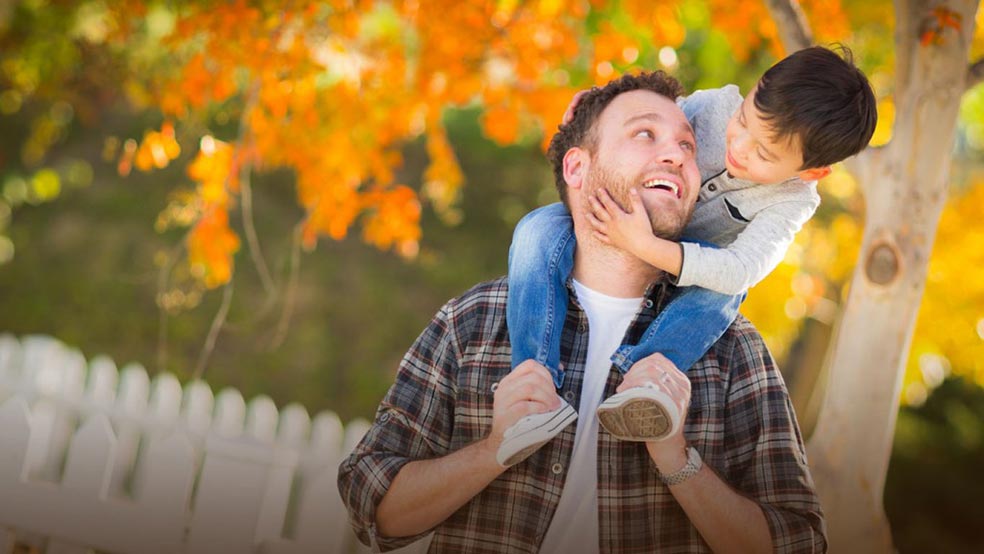 Según numerosos estudios, la presencia de un padre reduce la mortalidad infantil durante el primer año de vida… Y lo hace independientemente del contexto socioeconómico de la madre y la salud del bebé.