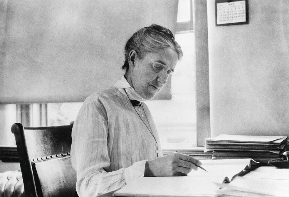 Una enfermedad la dejó sorda, pero eso no le impidió a Henrietta Leavitt descubrir cómo medir distancias en el espacio. Cuando le quisieron dar el Premio Nobel, ya llevaba cuatro años muerta