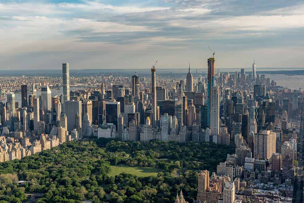 La construcción de seis nuevos rascacielos desde 2014 en torno a Central Park ha cambiado el perfil de la ciudad. Constituyen lo que se llama 'la avenida de los multimillonarios' y, desde luego, hay que serlo para poder vivir en ellos.