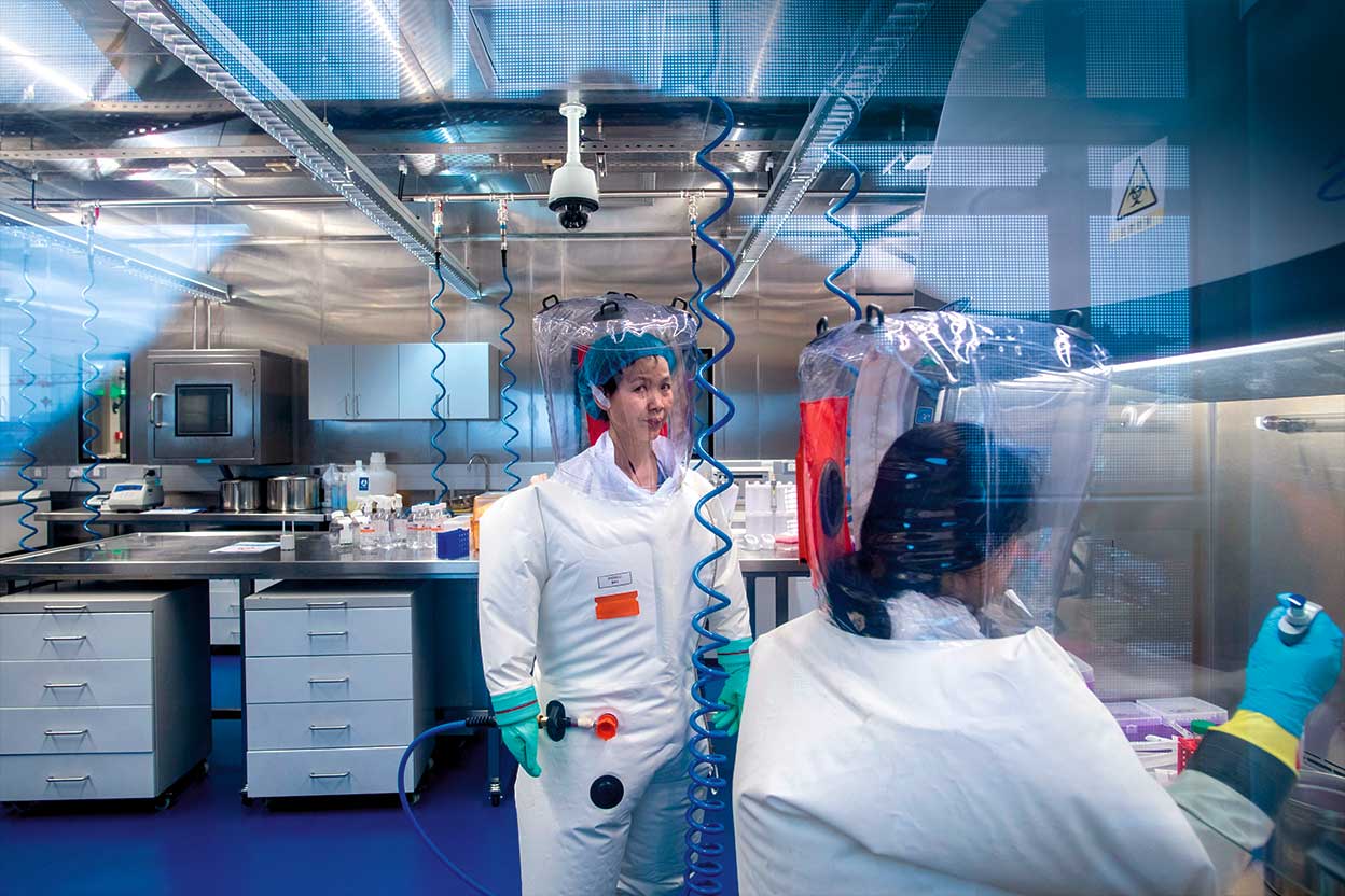 En 2011, y a espaldas de sus empleadores en Harvard, Lieber se convirtió en ‘científico estratégico’ de la Universidad Técnica de Wuhan. Más tarde, fue reclutado para el Plan de los Mil Talentos orquestado por Pekín para atraer talento extranjero.