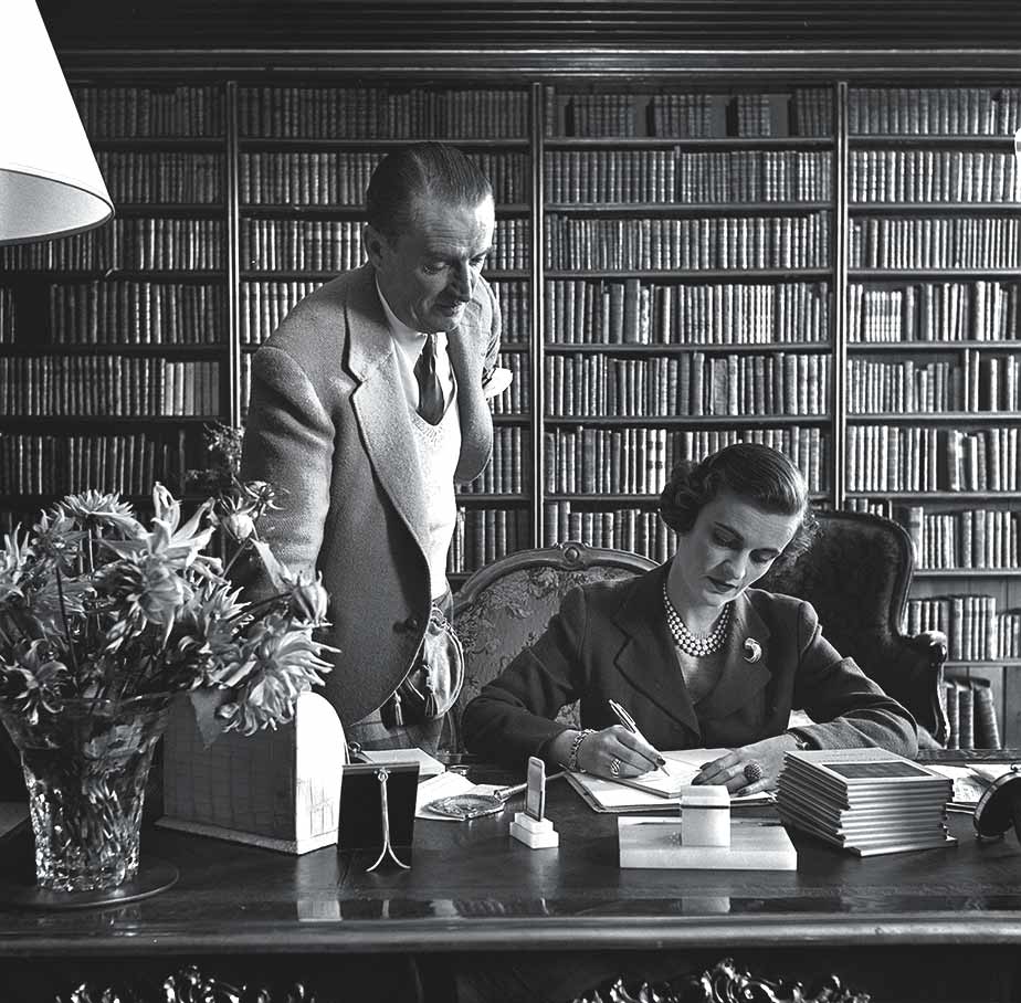 Margaret se convirtió en duquesa al casarse en segundas nupcias con el duque de Argyll, dueño de un impresionante castillo que estaba en ruinas. Ella pagó y supervisó personalmente la restauración. Hasta que se cansó de firmar cheques.