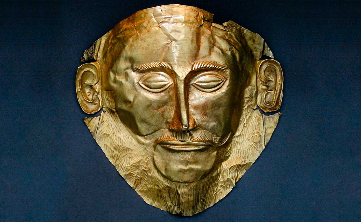 La pieza más representativa de todas las halladas por Schilemann es la máscara de Agamenón, que encontró en la acrópolis de Micenas, Grecia, en 1876. Fue catalogada erróneamente porque el arqueólogo creía haber descubierto el cuerpo del legendario rey griego Agamenón, pero estudios posteriores demostraron que la máscara funeraria es de unos 300 años antes de ese rey. Sin embargo, conserva su nombre.