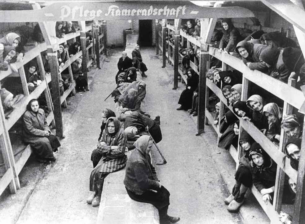 Tres comandantes y 6500 miembros de las SS asesinaron a 1.100.000 personas en Auschwitz. El Ejército Rojo liberó a 7600 supervivientes.