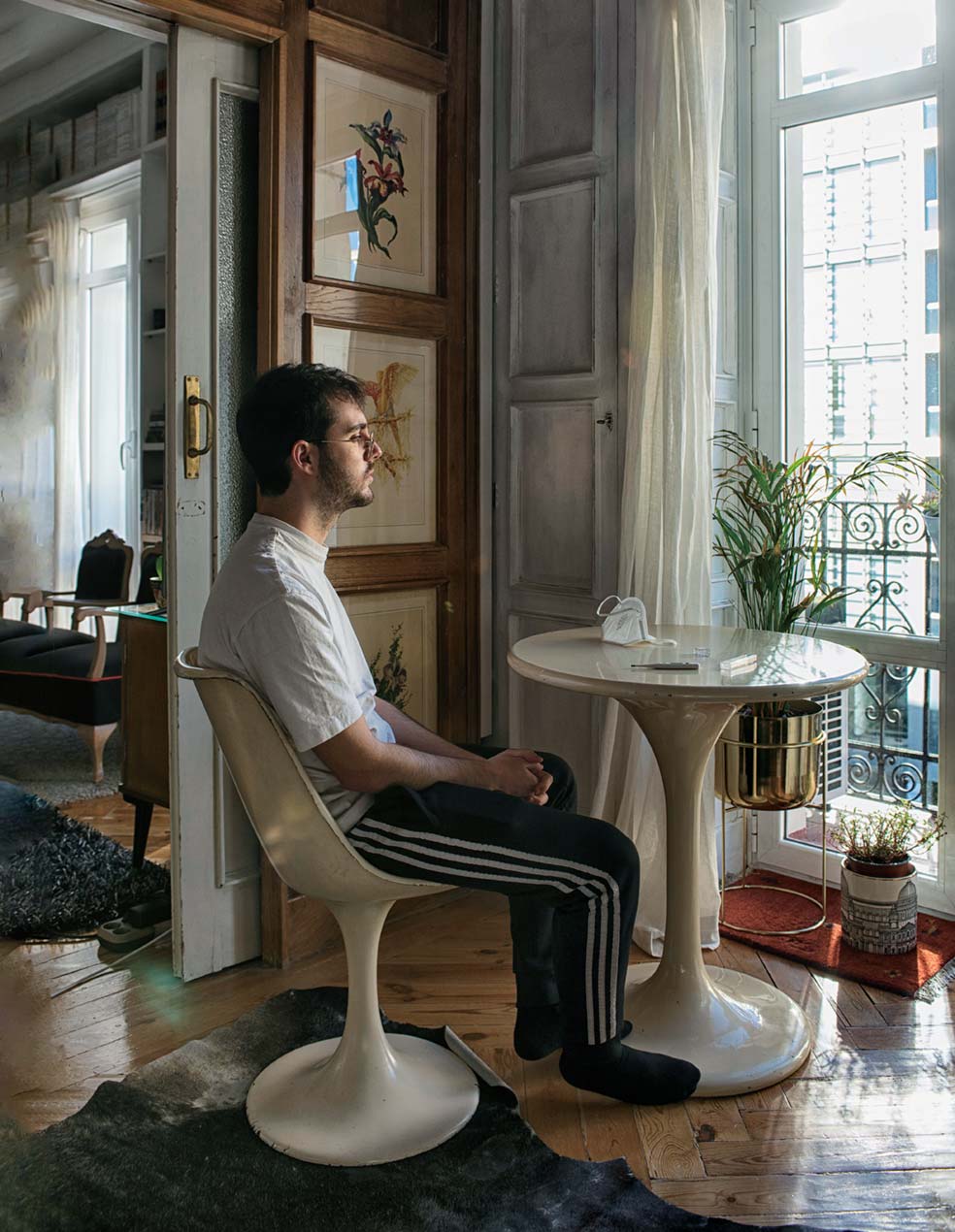 «He dado positivo dos veces en test PCR. La primera, el verano pasado, pero sin síntomas. Y esta Navidad volví a dar positivo. Lo pasé mucho peor. Llegué casi a 40 de fiebre. Al final, en casa nos hemos contagiado cuatro. Tengo la doble pauta vacunal y, en cuanto me den cita para la tercera, voy corriendo. Mi sensación es de que esto va a durar».