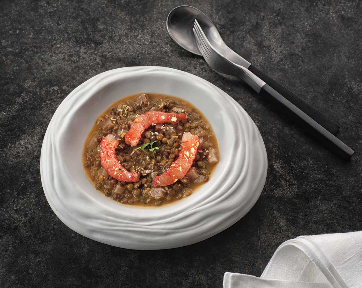 Cazuela de gambas rojas con lentejas verdes