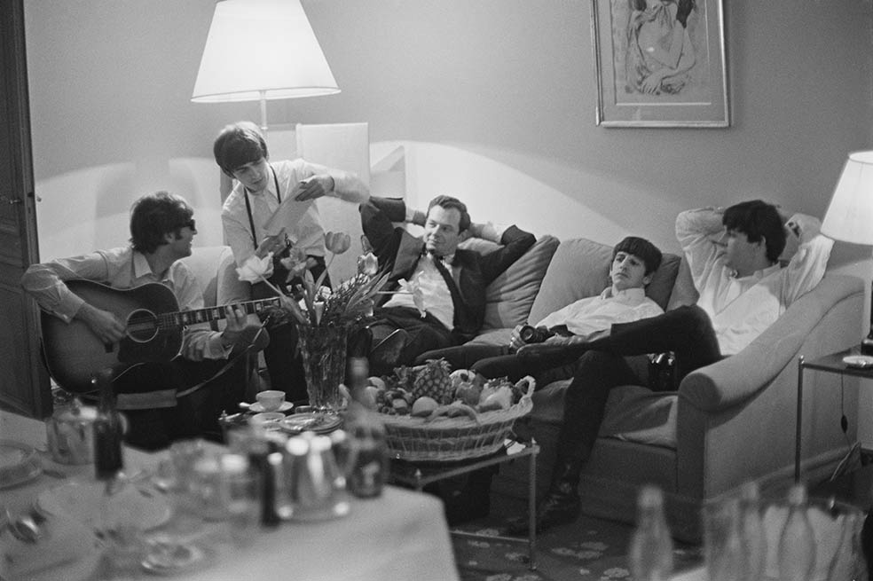 Los Beatles era para Epstein todo lo que él nunca podría ser. En una entrevista en 1964 dijo: «Representan las relaciones humanas directas, despreocupadas, afables y desinhibidas que siempre he querido y que nunca había conseguido encontrar. Mi sentimiento de inferioridad se evaporó con ellos porque sabía que podía ayudarlos y que confiaban en mí para ayudarlos».