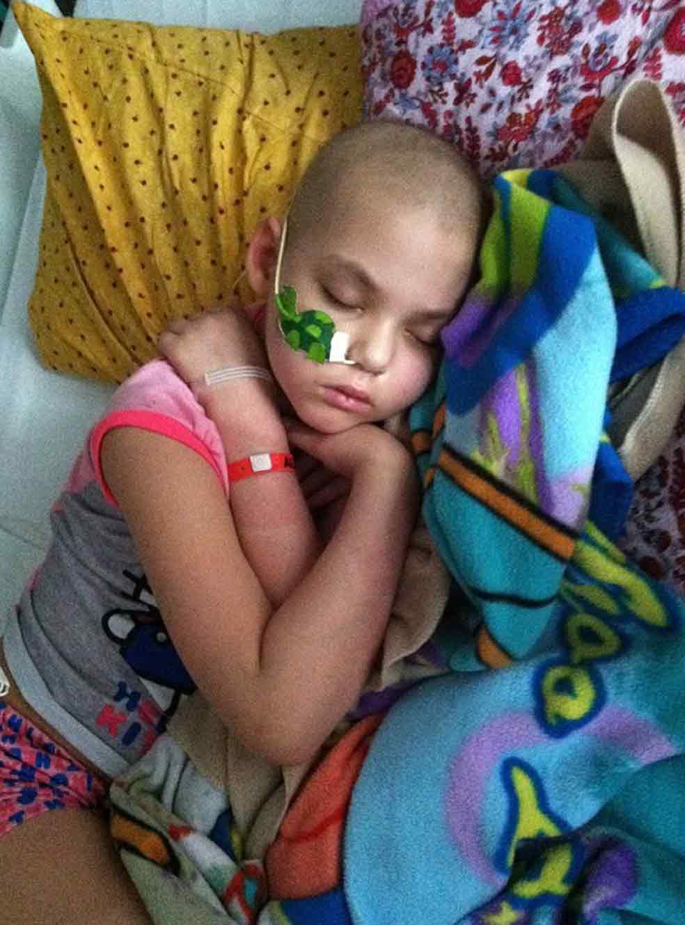 Emma Whitehead en abril de 2012 durante su tratamiento en el hospital infantil de Filadelfia.