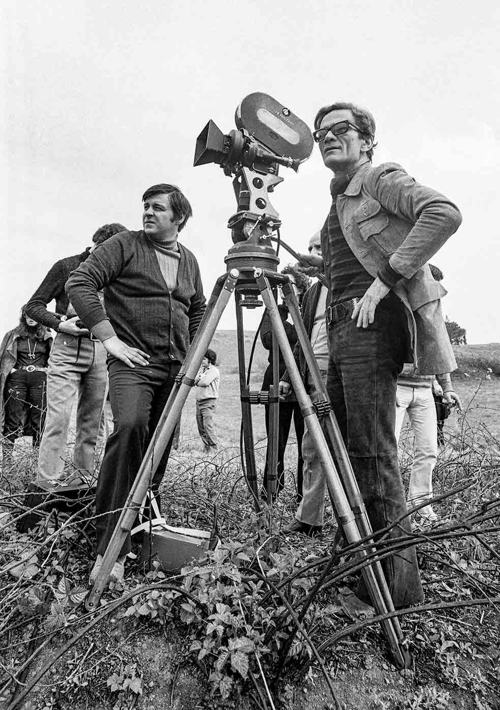 Pier Paolo Pasolini durante el rodaje de El Decamerón, en 1971. Con Los cuentos de Canterbury y Las mil y una noches, la cinta basada en el libro de Bocaccio conformó la Trilogía de la vida, un tributo nostálgico a la vieja Italia campesina y proletaria.