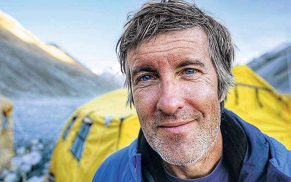 El escalador estadounidense Mark Synnott se ha jugado la vida para buscar los restos de Andrew Irvine en el Everest. Dice que su desaparición, en 1924, «es un misterio irresistible».