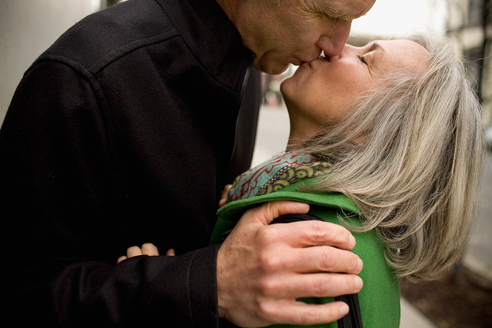 Los distintos tipos de beso configuran un lenguaje en la pareja. Ellos usan el beso apasionado como señal que anuncia la relación sexual. Ellas optan por un leve 'pico' si no desean que la cosa vaya a más.