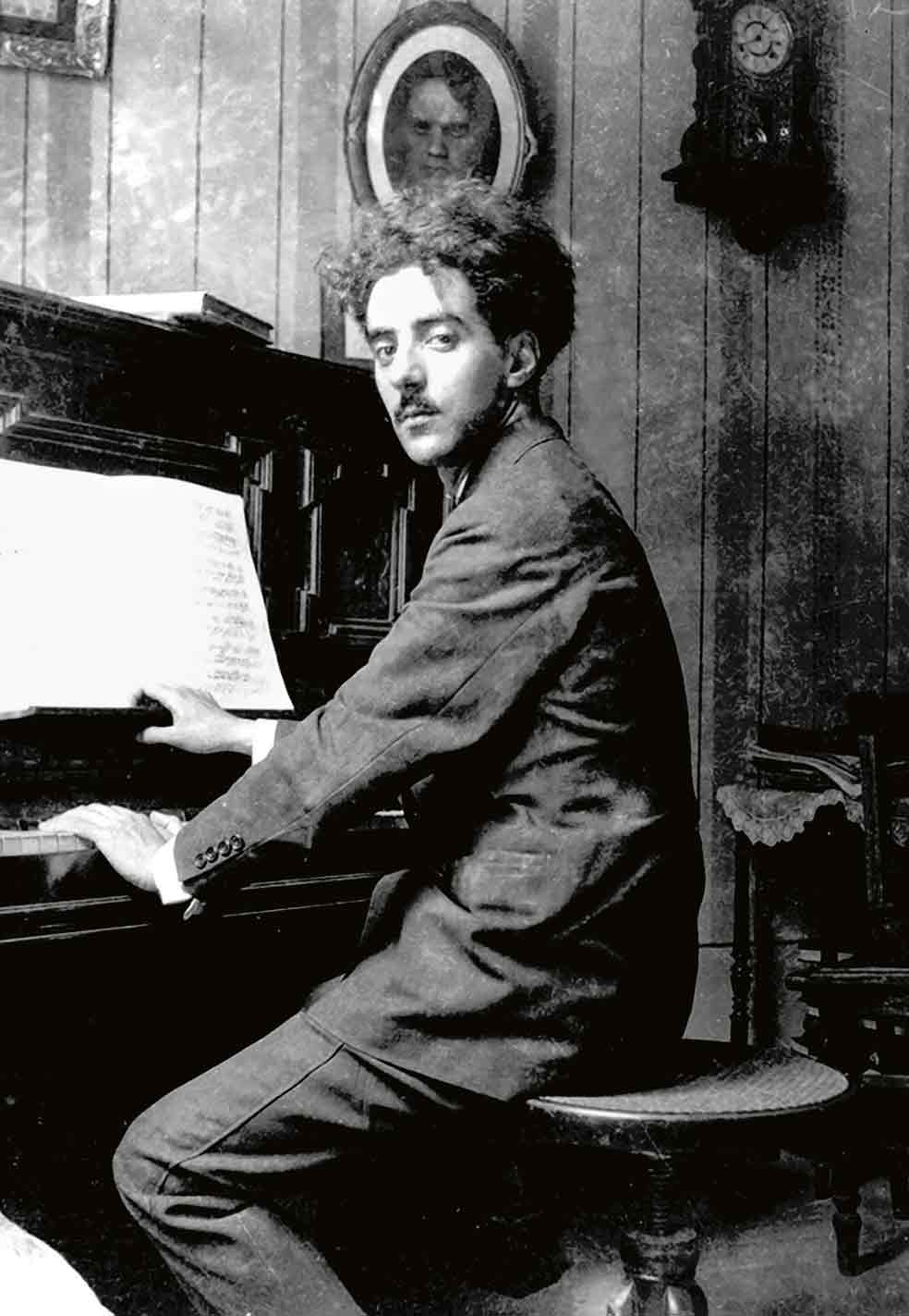 El escritor uruguayo Felisberto Hernández se casó con África sin saber que era una espía. Ella lo usó para radicarse en Montevideo, donde montó una gran red de espías soviéticos.