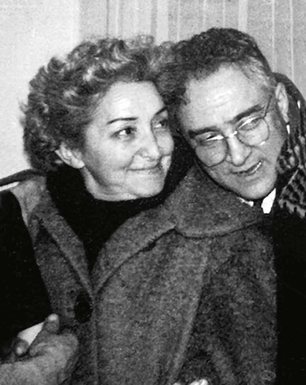 África con su último marido, otro espía soviético, el italiano Valentino Marchetti, con quien se casó en Uruguay en 1956, una vez divorciada de Felisberto Hernández.