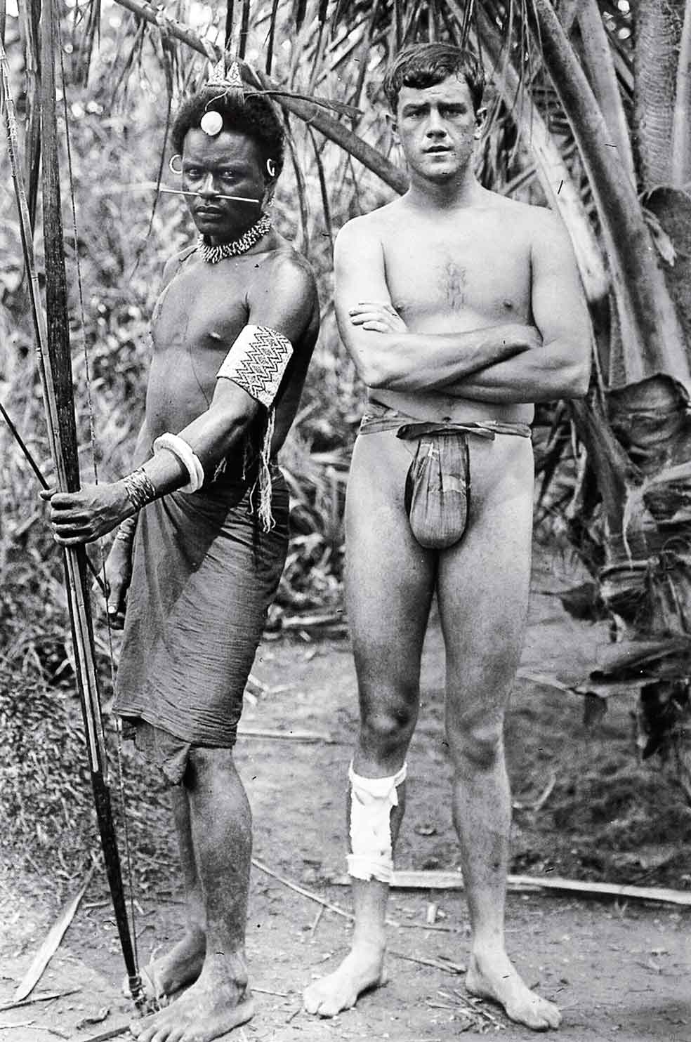 El escritor Jack London fotografiado por Martin Johnson durante el viaje por las islas del Pacífico que realizaron a bordo del velero Snark.