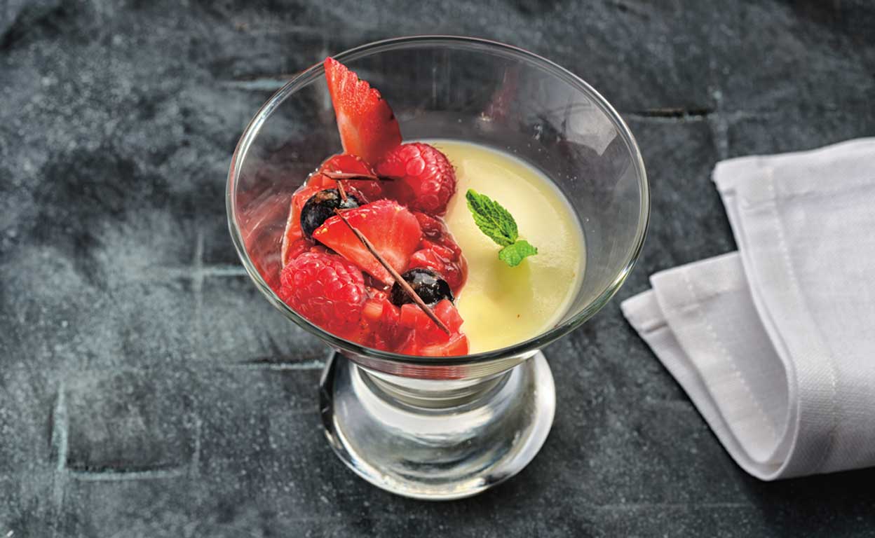 'Panna cotta' de limoncillo y frutos rojos