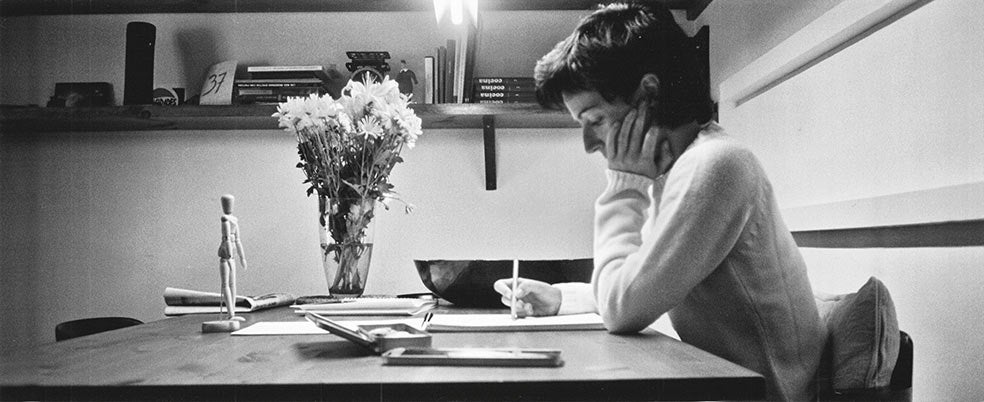 Olivia, años atrás, durante la larga redacción de su libro. «No quiero que me pongan como ejemplo de recuperación del lenguaje —dice—. No quiero ser ejemplo de los logros para nadie: 'Olivia, la afásica que no podía hacer nada y ahora, con el esfuerzo, mirad cómo está'. No quiero que nadie venda mi recuperación».