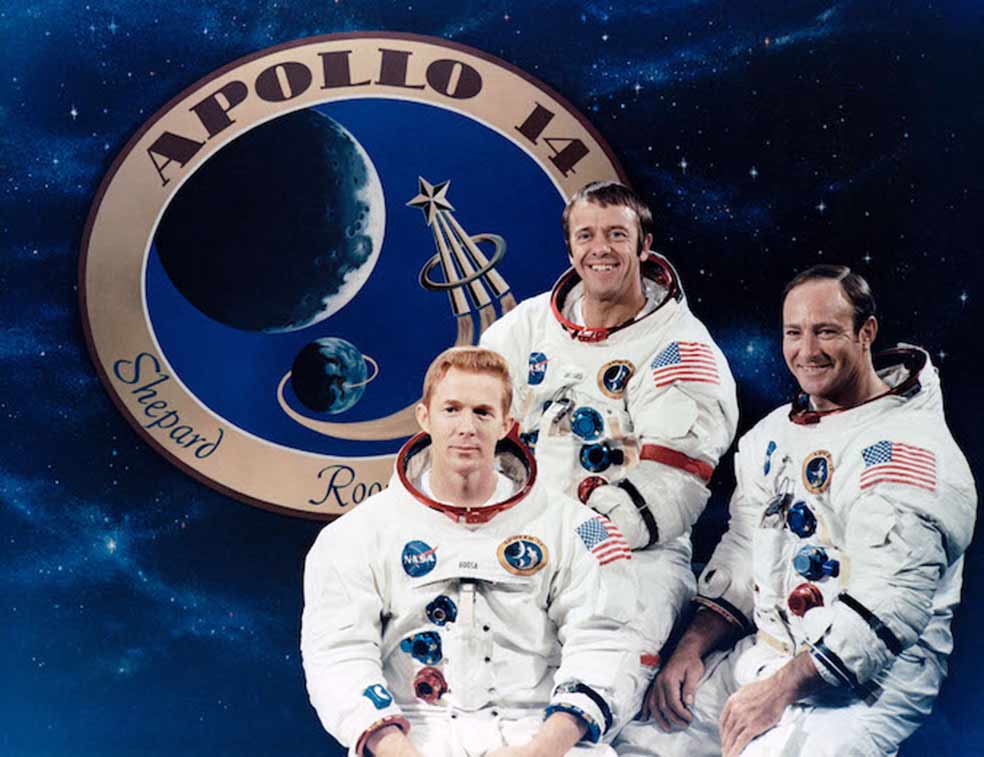 Desde la izquierda, Stuart Roosa, Alan Shepard Jr. y Edgar Mitchell, los astronautas de la misión Apolo 14, de 1971. Roosa, antiguo miembro del Servicio Forestal, llevó consigo las 500 semillas de los actuales árboles lunares diseminados por el mundo. |