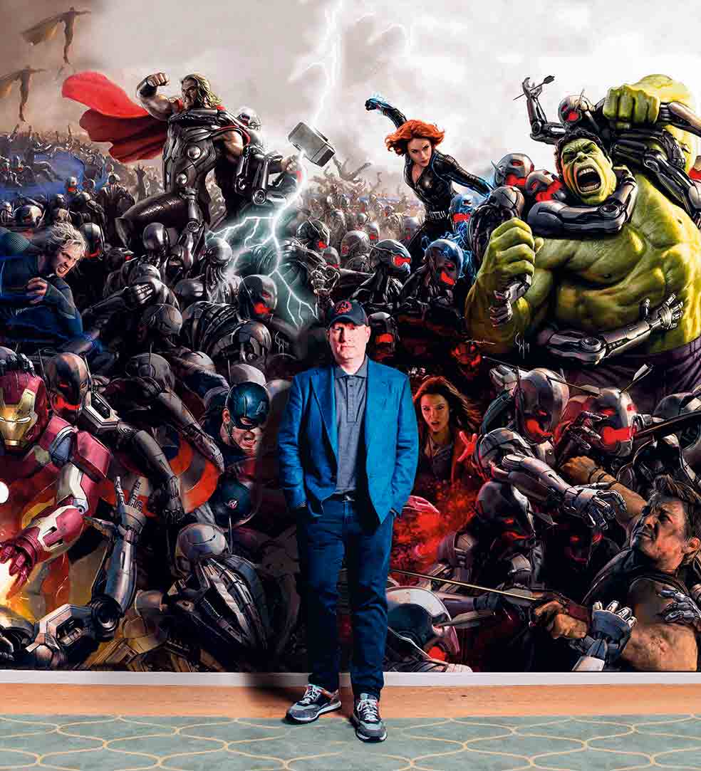 Feige es tan discreto que resume su biografía en un par de frases: «Nací en Boston, me mudé a Nueva Jersey cuando tenía 3 años. Viví allí hasta los 18 y me mudé a Los Ángeles cuando me aceptaron en la Universidad del Sur de California para hacer películas, que es todo lo que he querido hacer». Su esposa, Caitlin, es enfermera, aunque no ejerce, y tienen dos hijos, Ella y Erik, a los que mantienen alejados de los focos.