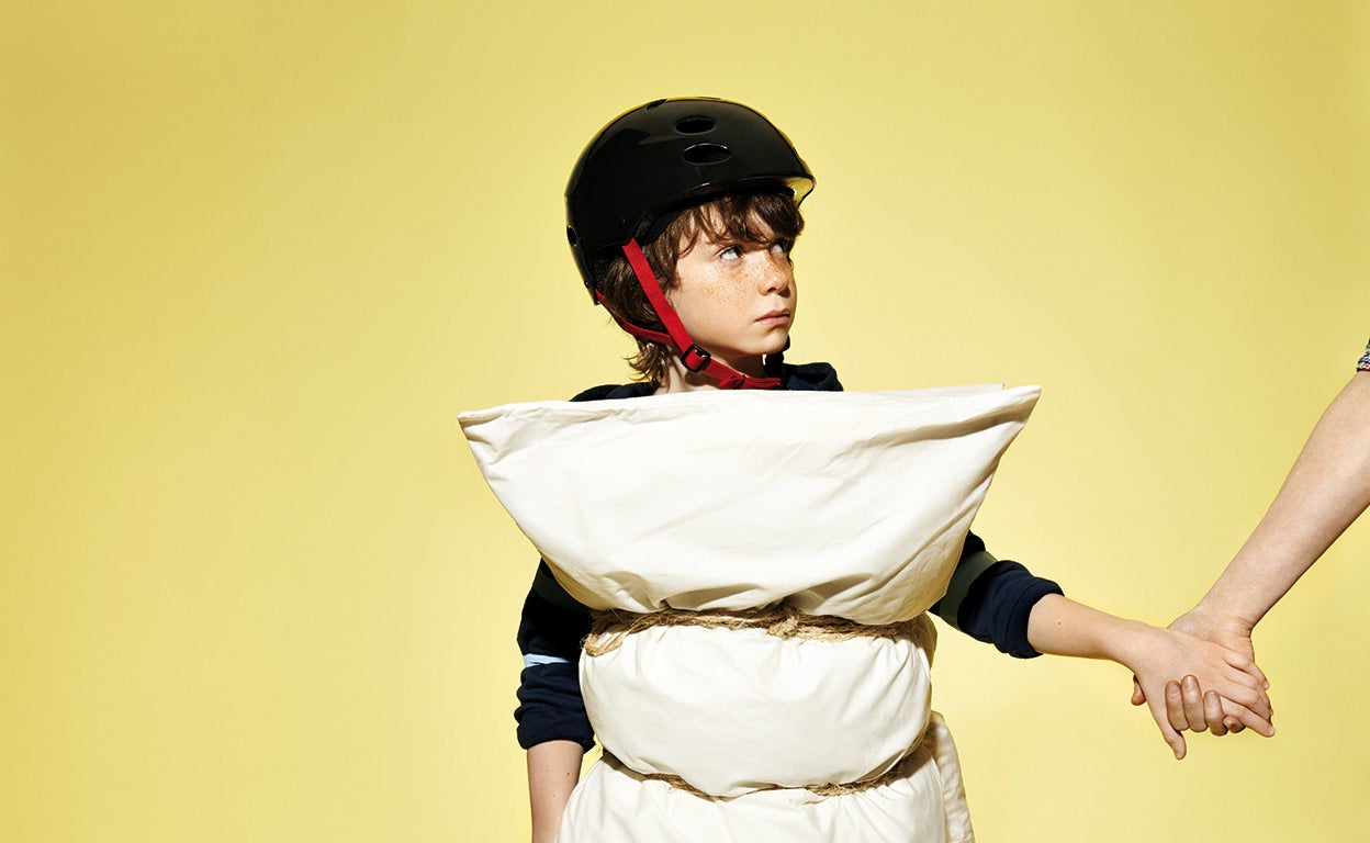 ¿De verdad es necesario, mamá? La sobreprotección de los niños, a examen