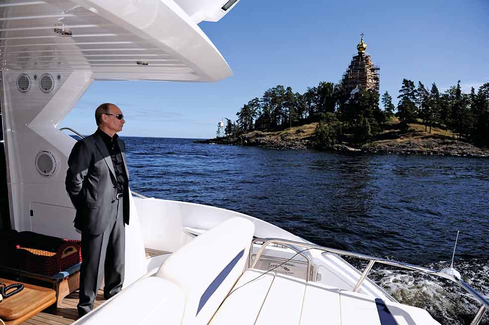 Putin durante un paseo en barco por el lago Ládoga a bordo del Sirius, de 54 metros de eslora.