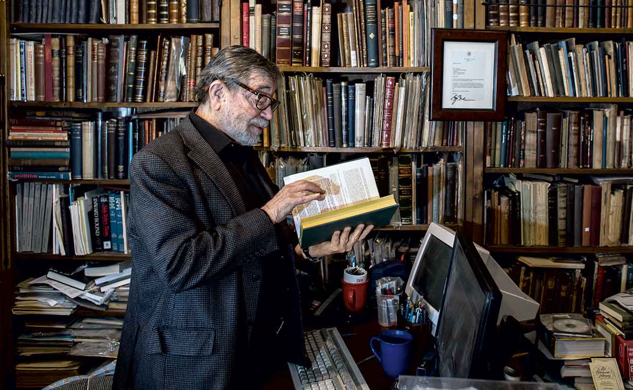 «Los robots hablarán entre ellos, tendrán voluntad propia, deseos... No sé qué le sorprende de esto»