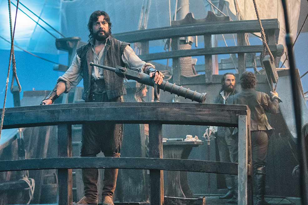 «Ha sido el rodaje más duro de mi vida. Tormentas, olas gigantes, batallas navales, luchas de espadas en el reducido espacio de una nao, gritos sin fin... Me pasaba el día empapado. Rodamos en Huelva, Navarra y Gipúzkoa; simulamos Tierra de Fuego y la Patagonia en la playa de Azkorri, en Bizkaia, y Filipinas y las Molucas en República Dominicana. Y el barco estaba en IFEMA, en Madrid, rodeado de un croma gigante».