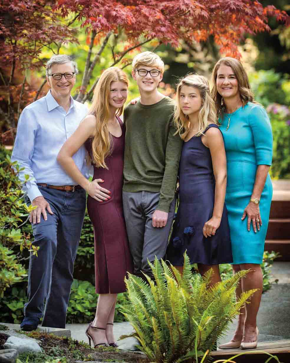 Bill y Melinda Gates tienen tres hijos. Jennifer, que hoy tiene 26 años, Rory de 22 y Phoebe de 19. La mayor estudia Medicina; el chico, Relaciones Internacionales y la pequeña se inclina por el arte. En 2017, Gates contó que sus hijos 'solo' heredarán 10 millones de dólares, una minúscula parte de su fortuna, porque creen que demasiado dinero no es bueno para su desarrollo como personas.