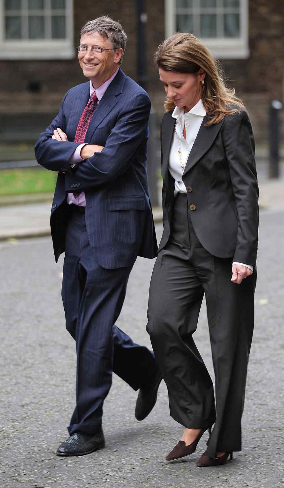 Bill y Melinda se conocieron en Microsoft, cuando él era el presidente y ella una brillante informática y economista. Tras 27 años casados, en julio de 2021 hicieron pública su separación. Él asegura que siguen siendo amigos. Ella, que siguen teniendo responsabilidades juntos.