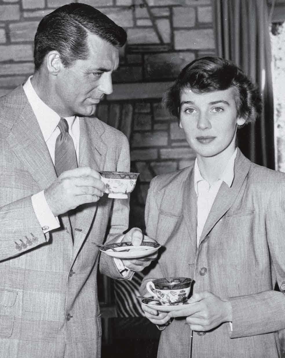 Grant descubrió el LSD a través de su esposa, Betsy Drake. Aunque parecían una pareja perfecta, ella se sentía frustrada y acabó de hundirla la sospecha de que Grant se había enamorado de Sophia Loren (lo que fue cierto, aunque Grant se enamoraba más de hombres). Entonces comenzó a tratarse con ácido.