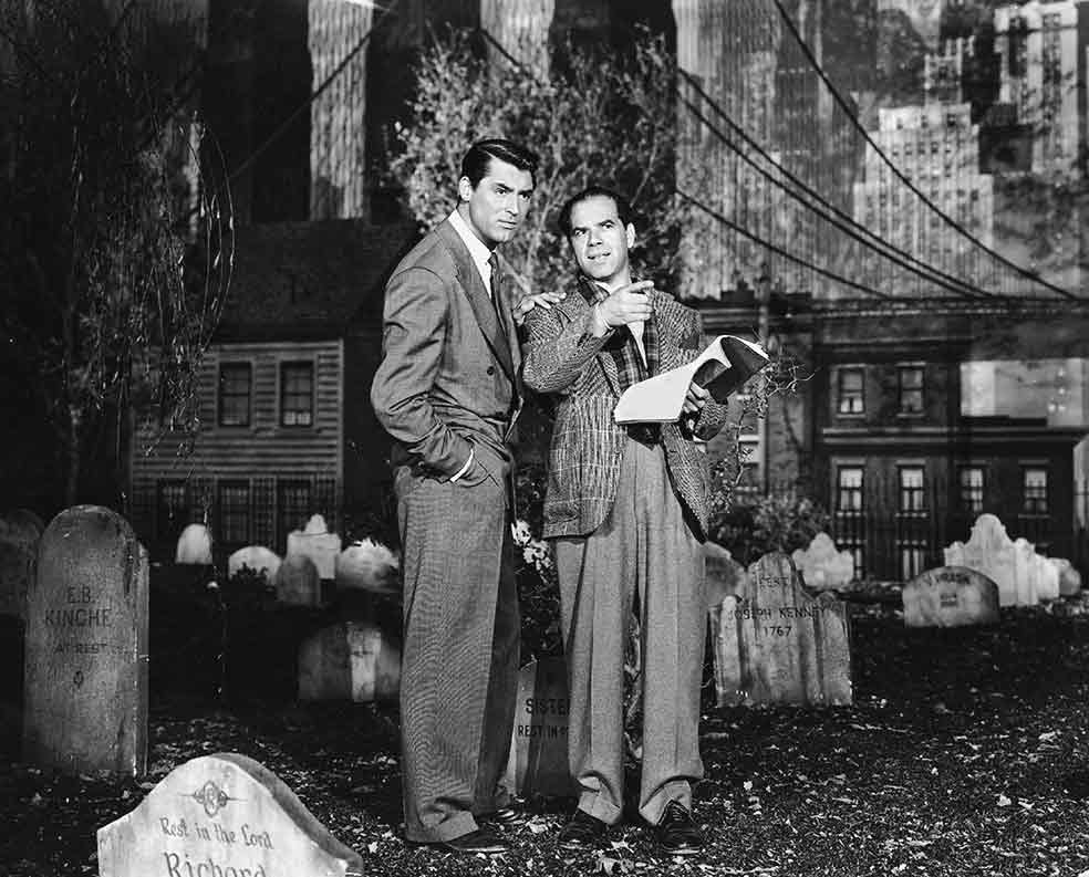 Frank Capra enamoró a los espectadores de los años treinta con sus películas idealistas. Pero también dirigió vitriólicas comedias como Arsénico por compasión, protagonizada por Cary Grant.