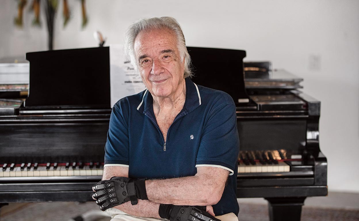 Guantes biónicos al servicio de Bach