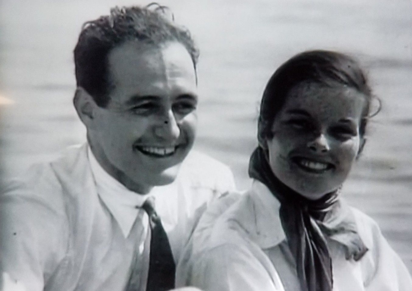 Hepburn se casón con Ludlow Ogden Smith cuando tenía 21 años. Fue más un agente que un esposo y realmente lanzó su carrera. Estuvieron casados seis años.