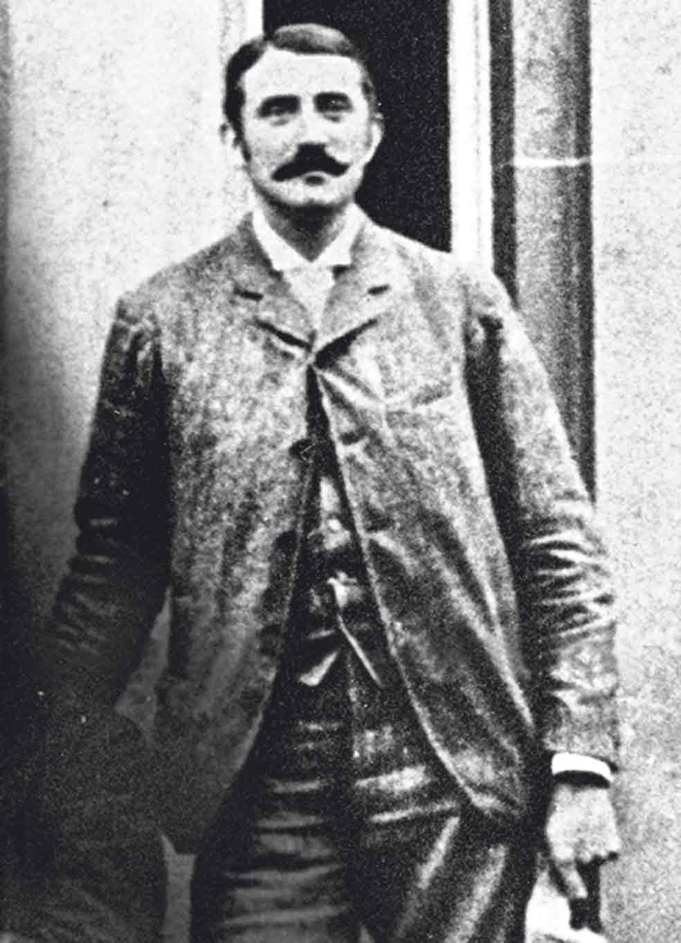 Edward Farquharson, árbitro británico que arbitró el primer partido de fútbol jugado en España. Fue en Sevilla en 1890.|