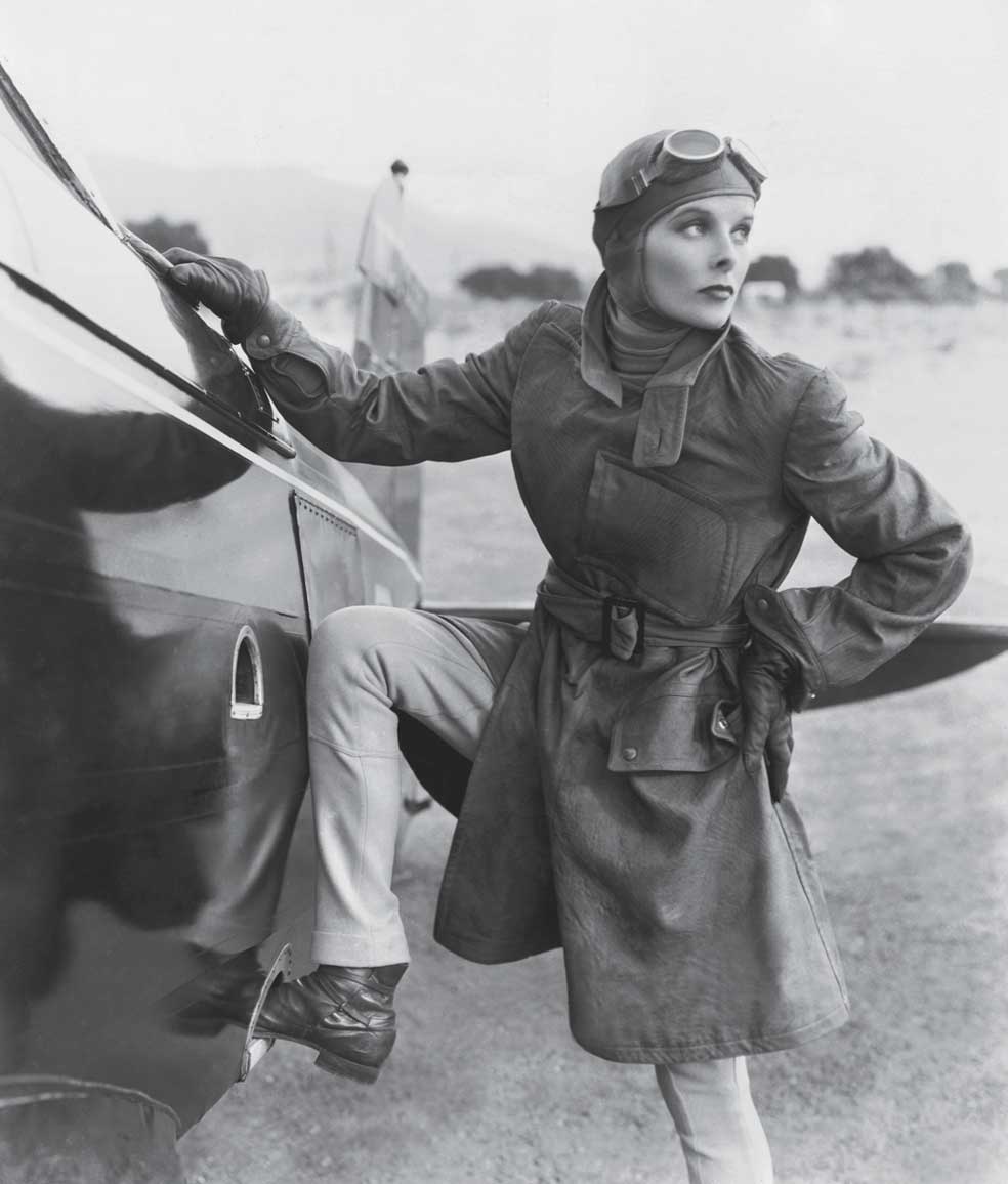 Su relación consistió en una larga luna de miel interrumpida sólo por los rodajes de Hepburn y las hazañas de aviación de Hughes. Él fue su profesor y le enseñó a volar: «Volamos por todas partes».