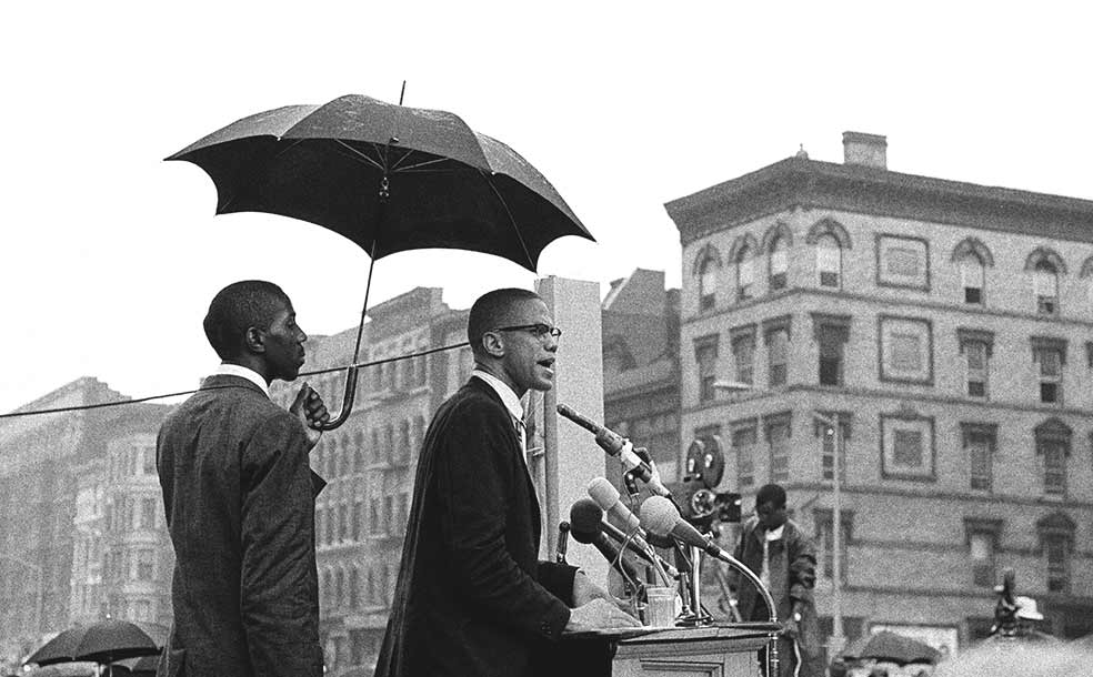 El líder, en junio de 1963, en un acto en Harlem. Aún integraba la NOI (Nación del Islam). Meses después romperíanrelaciones. Su salida marcó también su muerte.