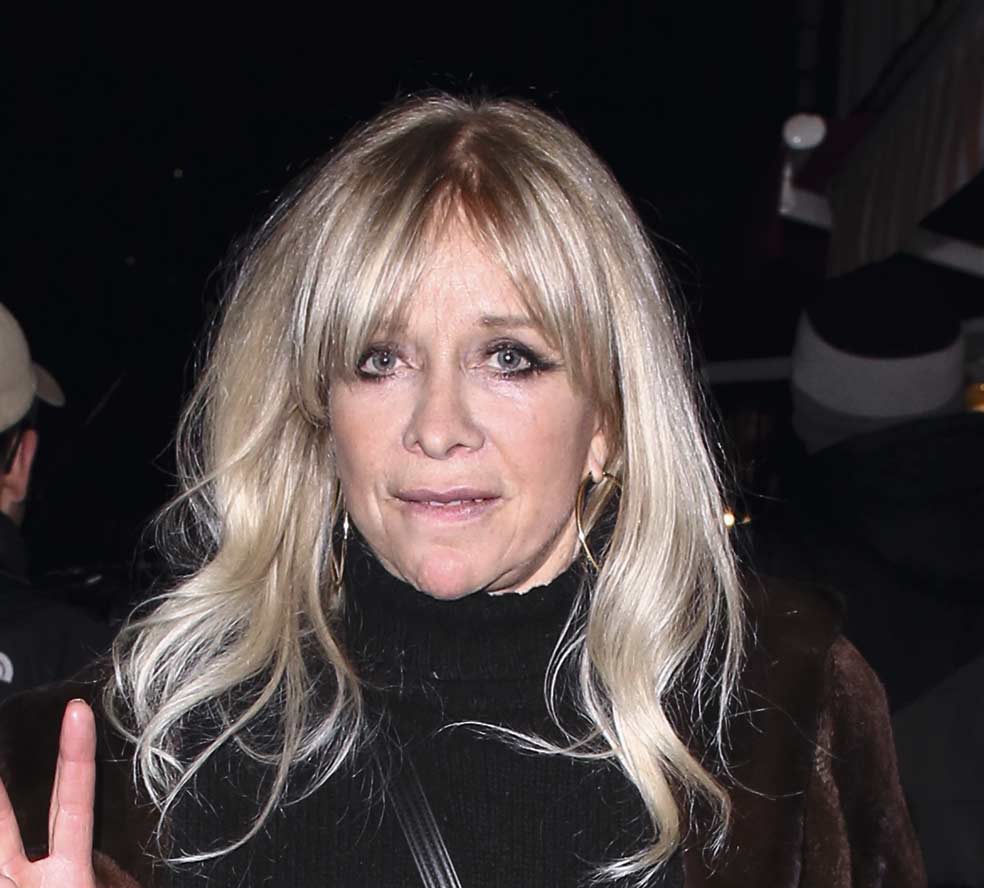 Imagen - Jo Wood, modelo inglesa, celebridad televisiva y empresaria, en la actualidad.«Siempre tendré un lugar especial para Ronnie en mi corazón». Jo se divorció de Ron en 2009, tras ser su pareja 32 años (23 como esposa). Ronnie llegó una mañana a casa acompañado de una chica de 18 años borracha. Fue la gota que colmó tres décadas de lidiar con miles de groupies susceptibles de acostarse con su marido.El libro Stoned (editorial Cúpula) contiene más de 500 fotografías inéditas y recuerdos personales de la mujer del guitarrista de los Rolling Stones.