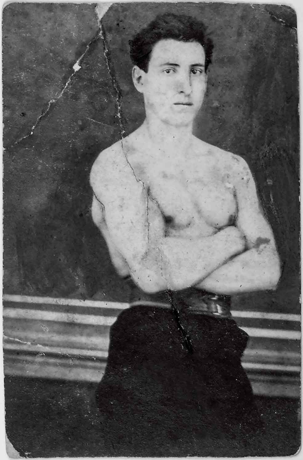 A los 20 año practicaba culturismo. Además de un científico excepcional, fue artista, escritor de novelas de ciencia ficción y boxeador.