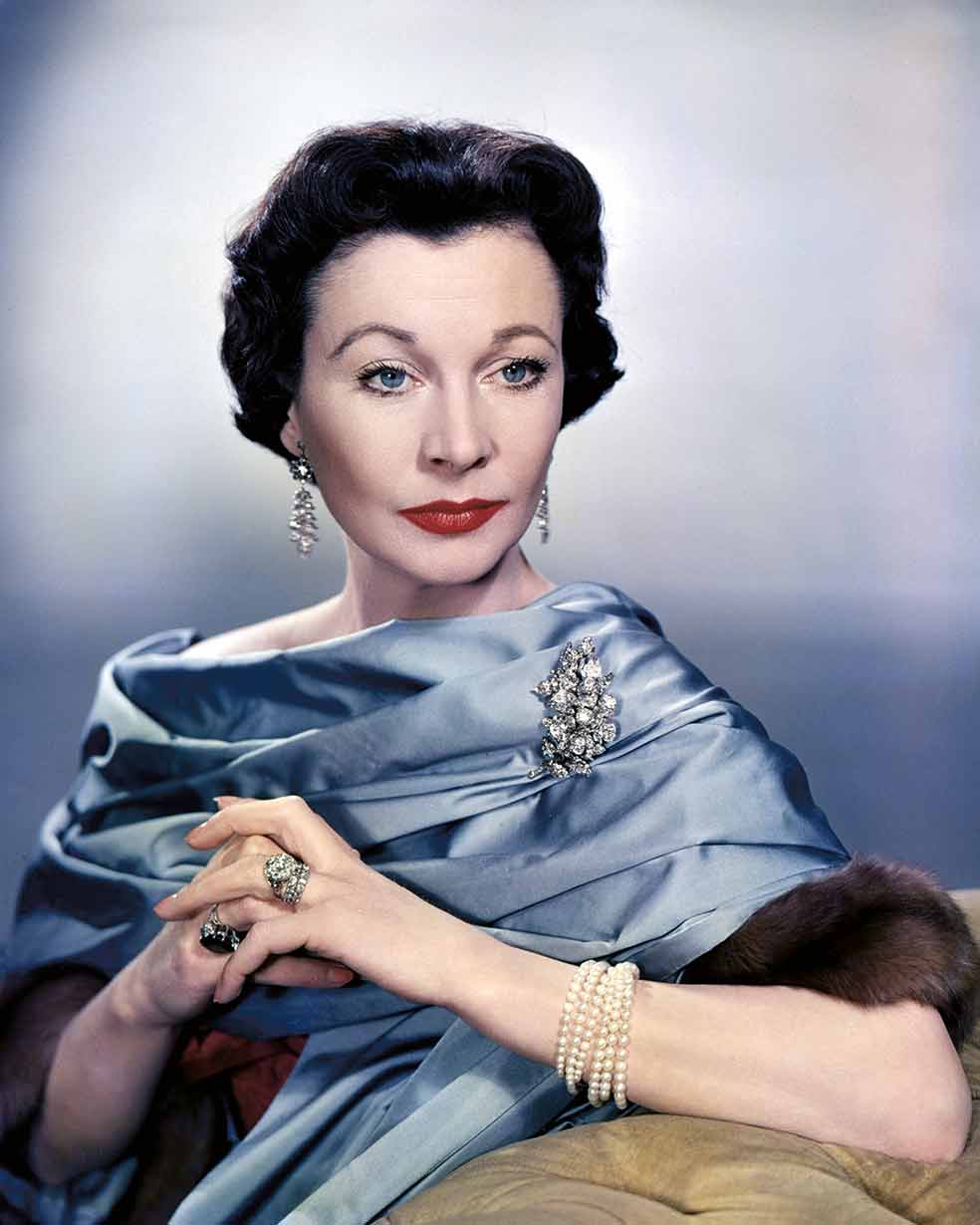 Su relación fue secreta al principio porque ambos estaban casados cuando se conocieron. Su matrimonio duró dos décadas. Vivien Leigh (en la imagen, a los 42 años) murió a los 54 machacada por la tuberculosis y los trastornos mentales. Laurence Olivier la sobrevivió 30 años.