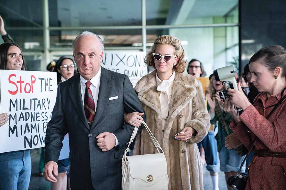 Julia Roberts da vida a Martha Mitchell en la serie Gaslit. Sean Penn interpreta a su marido, John Mitchell, fiscal general y cercano colaborador del entonces presidente Richard Nixon.