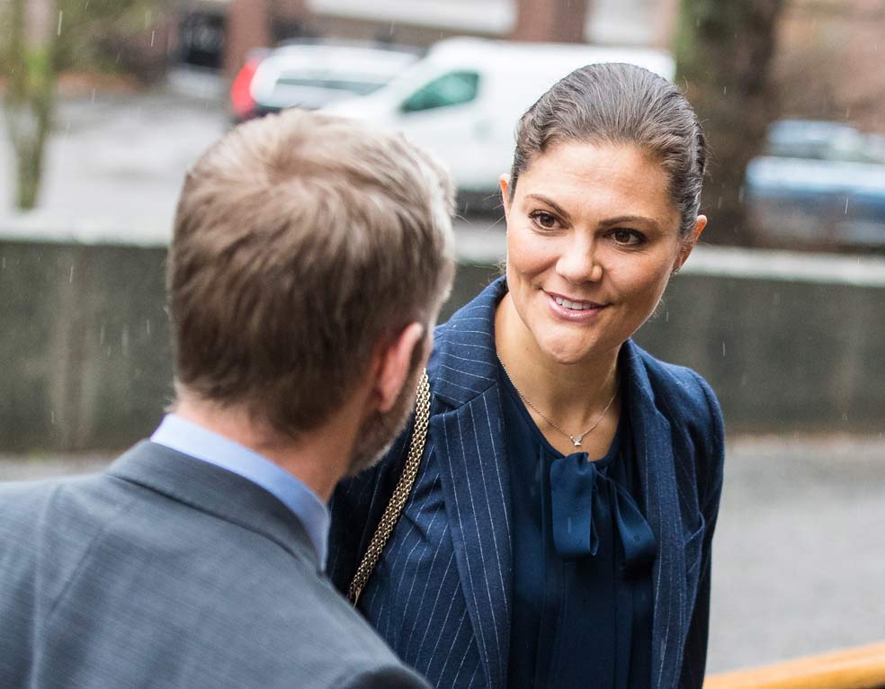 Para Victoria de Suecia es especialmente incómodo este trastorno por los numerosos viajes oficiales y encuentros con personalidades de su agenda diaria.