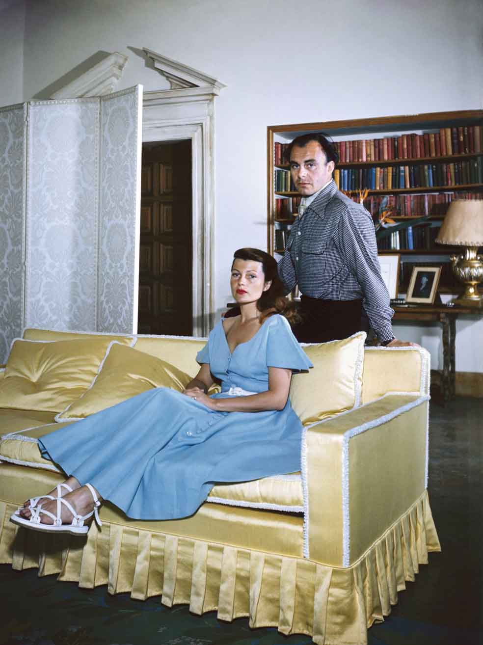 Su boda con Alí Aga Khan, millonario y príncipe, fue un fastuoso acontecimiento social. También Alí le fue infiel. Con él tuvo a su hija Yasmín. El matrimonio duró cuatro años, de 1949 a 1953.